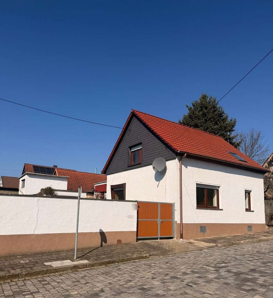 Immobilie in Helbra - Freistehendes Einfamilienhaus mit viel Platz und Entwicklungsmöglichkeiten für die ganze Familie - Bild 0