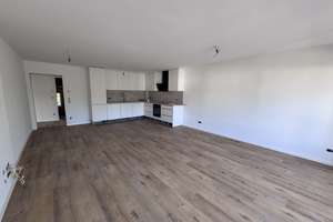 Großzügige, kernsanierte 4-Zimmer-Wohnung im Obergeschoss eines  Dreifamilienhauses in ruhiger Lage! – Lindenbachstr. 98, 70499 Weilimdorf (Ortsteil), Stuttgart – Vorschaubild 3
