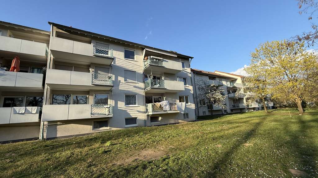Immobilie in Alsbach-Hähnlein - ### MODERNE 4 Zi.-WOHNUNG MIT BALKON UND BLICK, TG-STELLPLATZ, FREI AB OKTOBER ### - Bild 1