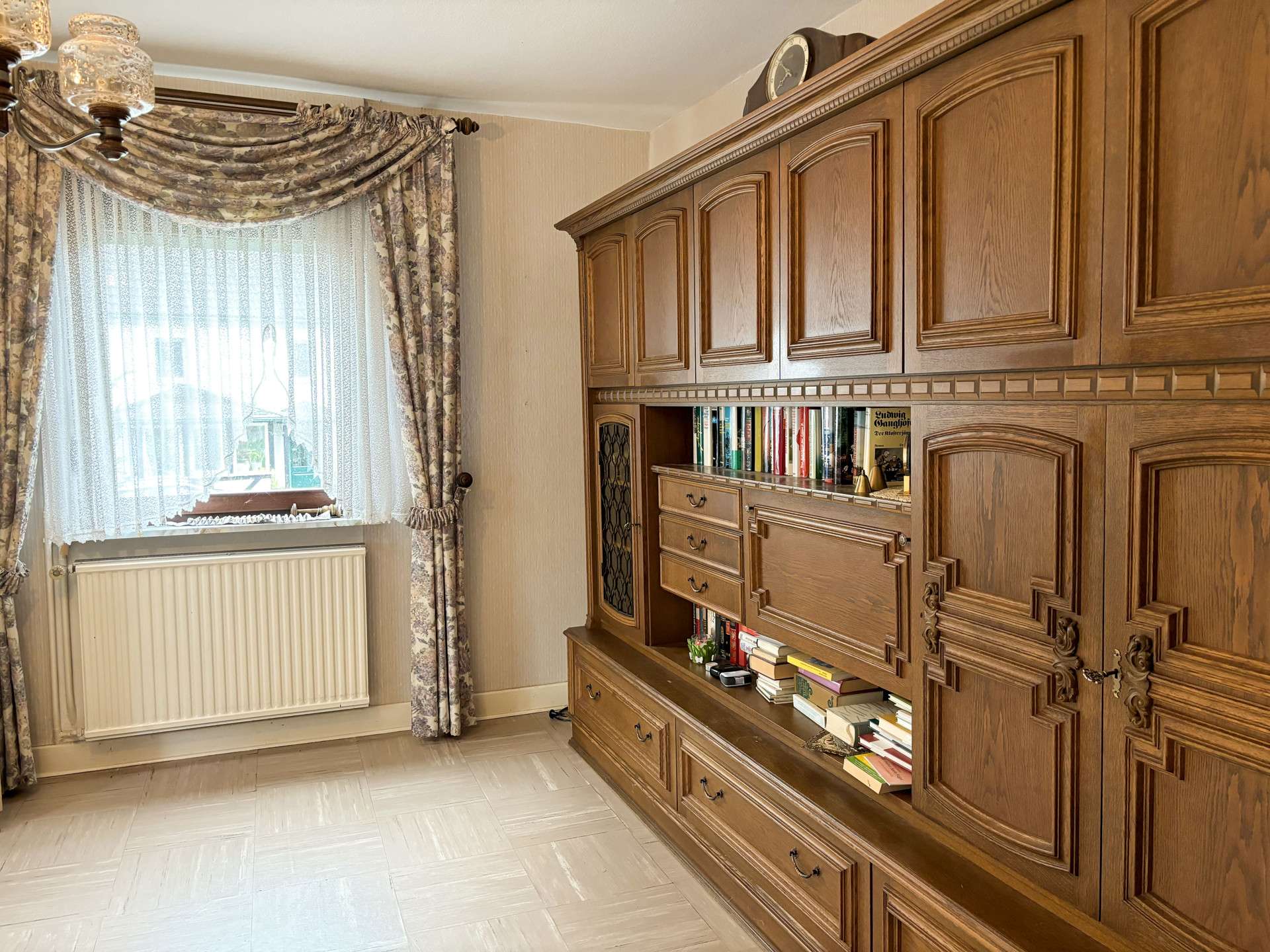 Immobilie in Hamm (Sieg) - Ruhig gelegenes Einfamilienhaus mit Garten, zwei Garagen und Scheune in idyllischer Lage! - Bild 6