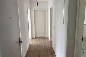 Donaustr. 8, 1 R - Sanierte 3-Zimmer-Wohnung mit Loggia und Tageslichtbad! – Donaustr. 8, 38120 Weststadt, Braunschweig – Vorschaubild 2
