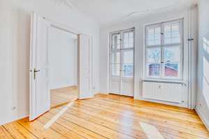 JETZT EINZIEHEN! Traumhaft und lichtdurchflutet: Stilvolle 3-Zimmer-Wohnung im schönen Friedenau – Bahnhofstraße 1, 12159 Berlin – Vorschaubild 1