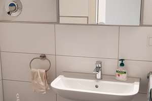 Stilvolle, vollständig renovierte 5-Zimmer-Penthouse-Wohnung mit Balkon und EBK in Heidelberg – Mombertplatz 64, 69126 Emmertsgrund, Heidelberg – Vorschaubild 20
