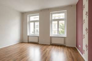 *SCHICKE WOHNUNG MIT KAMIN UND EBK IN BESTER NORDENDLAGE*