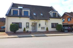Stilvolle und großzügige 3-Raum Erdgeschosswohnung mit tollem Garten im 2-Fam.-Haus in TOP-Lage!