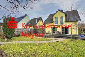 Modernes Familienglück – Freistehendes Einfamilienhaus mit sonnigem Garten – Die vollständige Adresse der Immobilie erhältst du vom Anbieter., 56626 Andernach – Vorschaubild 1