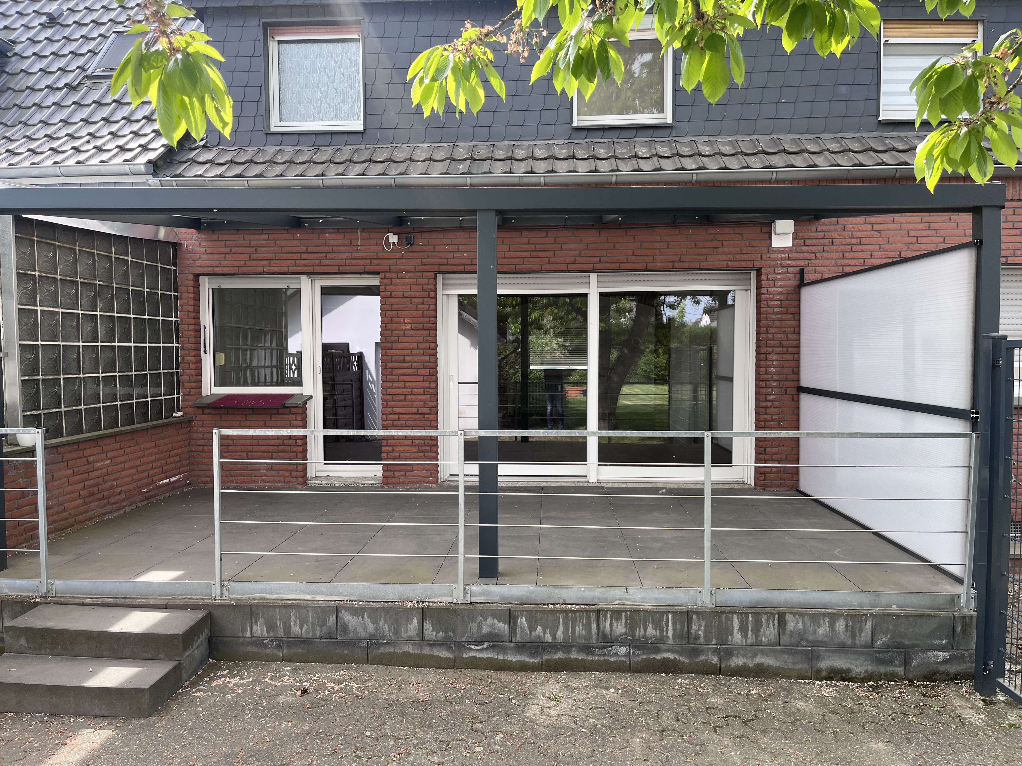 Immobilie in Voerde (Niederrhein) - Charmantes Reiheneckhaus mit 7 Zimmern in Voerde (Niederrhein) - Bild 0