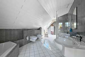 Traumhaus mit Salzwasserpool, Sauna und Gartenparadies! – Dingolfing-Landau (Kreis) – Vorschaubild 18