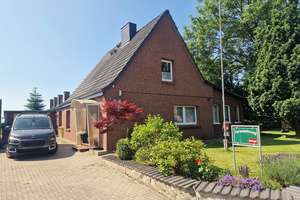 Wohnhaus mit Einliegerwohnung und Weideblick – Die vollständige Adresse der Immobilie erhältst du vom Anbieter., 25792 Neuenkirchen – Vorschaubild 1