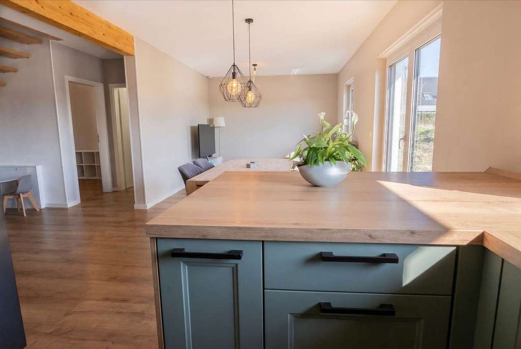 Immobilie in Uelversheim - Neubau ohne Bauphase – stilvolles Einfamilienhaus (KfW 40 QNG) auf großzügigem Eckgrundstück - Bild 4