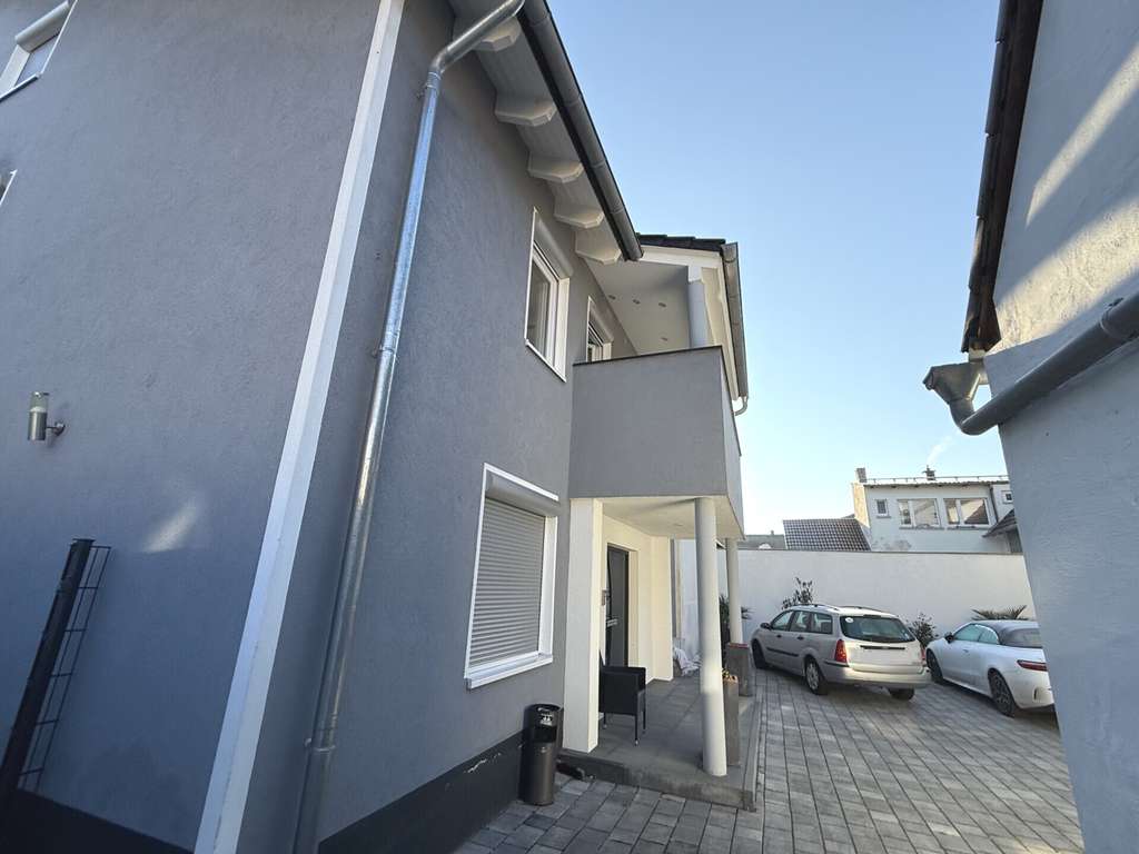 Immobilie in Altlußheim - Großzügige neuwertige Stadtvilla -exklusives Wohnen auf 345m² in Altlußheim - Bild 2