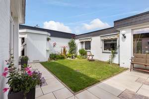 Wohnen mit Privatsphäre – Stilvoller Atrium-Bungalow in Hamburg-Sasel – Die vollständige Adresse der Immobilie erhältst du vom Anbieter., 22393 Sasel, Hamburg – Vorschaubild 9