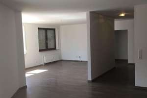 **Geräumige 3-Zimmer-Wohnung mit Balkon** – Untere Marktstraße 2, 63110 Rodgau – Vorschaubild 2