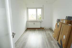 FÜ-Eigenes Heim: Gut geschnittene 3-Zimmer-Wohnung mit 2 Balkonen (3.OG) – Die vollständige Adresse der Immobilie erhältst du vom Anbieter., 90766 Schwand, Eigenes Heim, Fürth – Vorschaubild 4