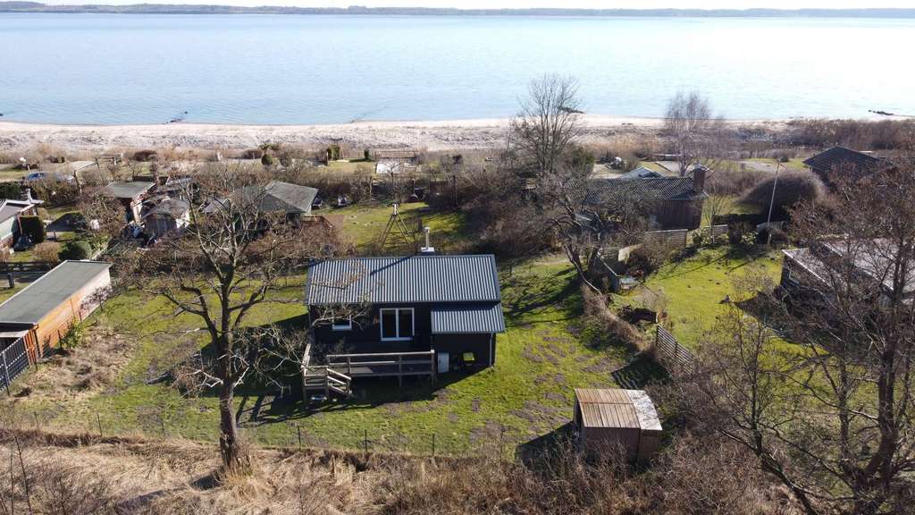 Immobilie in Waabs - Ruhig & strandnah: Saniertes Ferienhaus mit Kaminofen und Terrasse - Bild 0