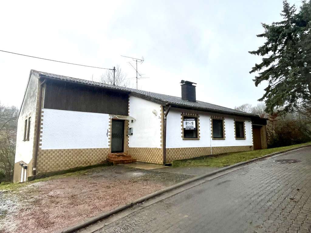 Immobilie in Langenbach - 🏡 Einfamilienhaus mit Einliegeroption & traumhafter Aussicht - großes Potenzial in ruhiger Lage. - Bild 1