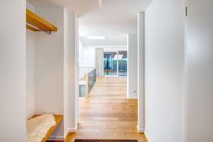 Stilvoller Bungalow 316 m²mit großem Garten in München-Lerchenau – Die vollständige Adresse der Immobilie erhältst du vom Anbieter., 80935 Lerchenau-Ost, München – Vorschaubild 9