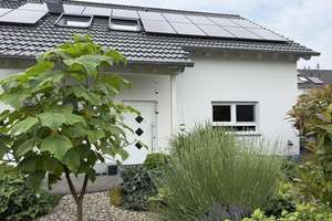 Freistehendes Einfamilienhaus in Ober-Rosbach (AC, PV, Solar, WP, etc.) - provisionsfrei
