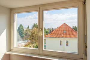 BEZUGSFREI – GEMÜTLICHE MAISONETTE – DACHTERRASSE – DUSCHBAD MIT FENSTER – TG-PARKER – Die vollständige Adresse der Immobilie erhältst du vom Anbieter., 1219 Strehlen, Dresden – Vorschaubild 3