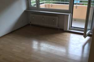 Ruhige 2-Zimmer-Wohnung mit Balkon WG-geeignet für Studentinnen / Azubis 