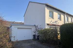 Reihenendhaus mit angrenzender Garage in Bremen Huchting