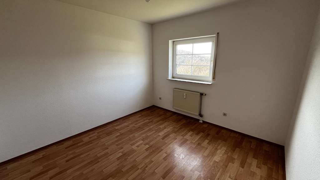 Immobilie in Grävenwiesbach - Renovierte 4-Zimmer-Wohnung mit Balkon und Garage in Grävenwiesbach - Bild 3