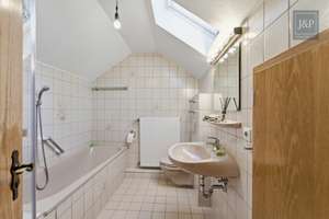 Wohnen mit Aussicht: Großzügiges Splitlevel-Haus mit Einliegerwohnung in Eppstein – Die vollständige Adresse der Immobilie erhältst du vom Anbieter., 65817 Eppstein – Vorschaubild 23