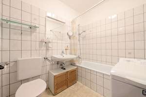 Großzügig geschnittene 1-Zimmer-Wohnung
mit ruhiger Innenhofloggia & Duplex-Stellplatz – Die vollständige Adresse der Immobilie erhältst du vom Anbieter., 80339 Westend, München – Vorschaubild 6