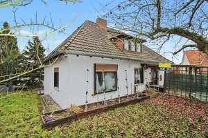Großzügiges Einfamilienhaus mit vielseitigem Nutzungspotenzial in Hattorf am Harz – Die vollständige Adresse der Immobilie erhältst du vom Anbieter., 37197 Hattorf am Harz – Vorschaubild 2