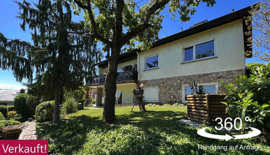Bild von Großzügiges Einfamilienhaus mit Einliegerwohnung und Traum-Blick in 1-A-Feldrandlage