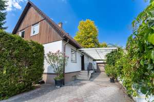 Zwei Wohneinheiten, großzügige Nutzflächen & Garten – vielseitiges Zweifamilienhaus mit Potenzial