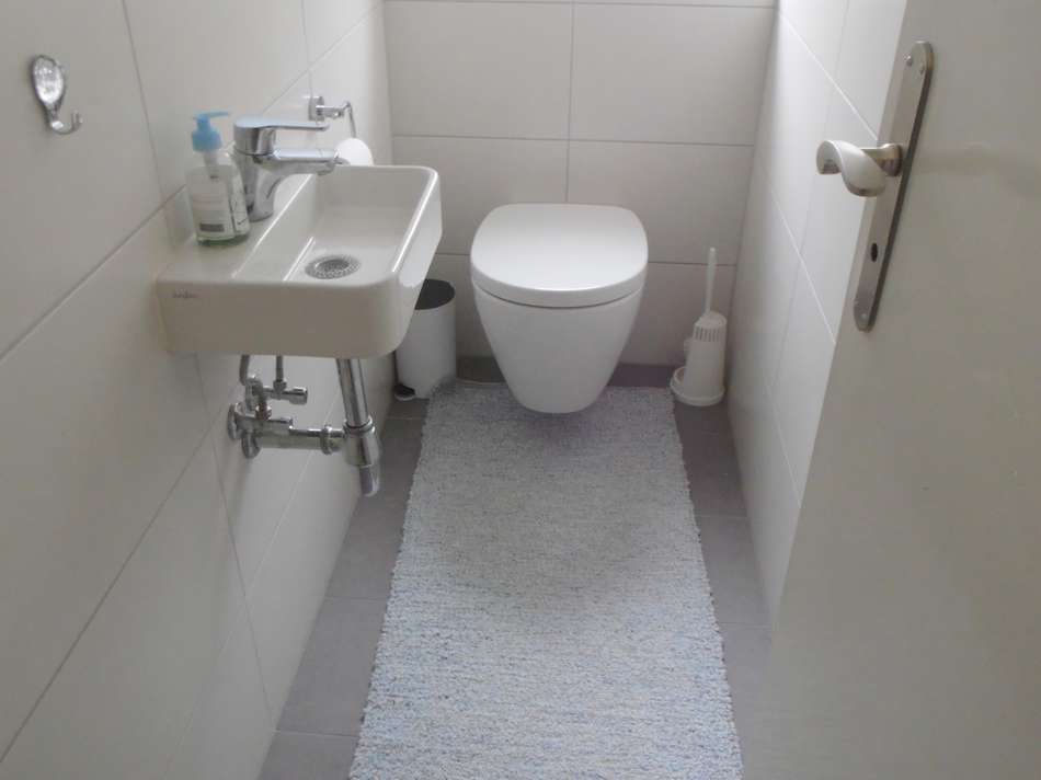 separates WC im OG, Bild 1