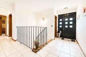 • Exklusiver BUNGALOW mit giebelhohen Decken, Kamin & wohnlichem Souterrain in gehobener Lage... – Die vollständige Adresse der Immobilie erhältst du vom Anbieter., 41238 Giesenkirchen-Mitte, Mönchengladbach – Vorschaubild 6
