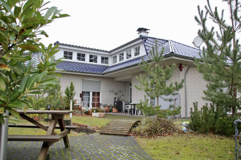 Immobilie in Osloß - Freistehendes Einfamilienhaus mit Sauna, Kamin, viel Platz & unverbautem Blick - Bild 0