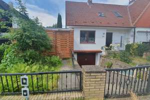 Schönes Haus mit vier Zimmern und Garten in zentraler Lage von Hamburg, Rahlstedt