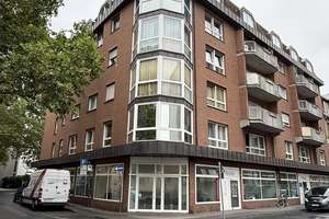 Großzügige 2-Zimmer-Wohnung – modernisiert, möbliert & mit Tiefgaragenstellplatz in zentraler Lage