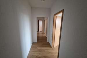 **JETZT EINZEIHEN** 3-Zimmer-Wohnung // Balkon // DG // Bad mit Wanne // ab sofort – Andromedaweg 21, 4205 Grünau-Nord, Leipzig – Vorschaubild 2
