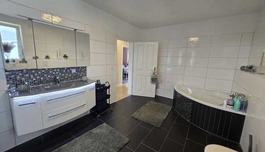 Bild von Modernes Einfamilienhaus in Söhlde: moderne Ausstattung, Doppelgarage und gepflegter Garten.