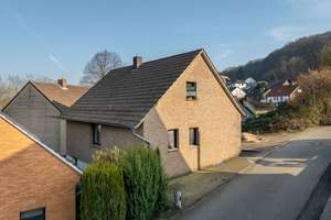 Preisgünstiges Eigenheim zum Sanieren – Die vollständige Adresse der Immobilie erhältst du vom Anbieter., 32312 Lübbecke – Vorschaubild 4
