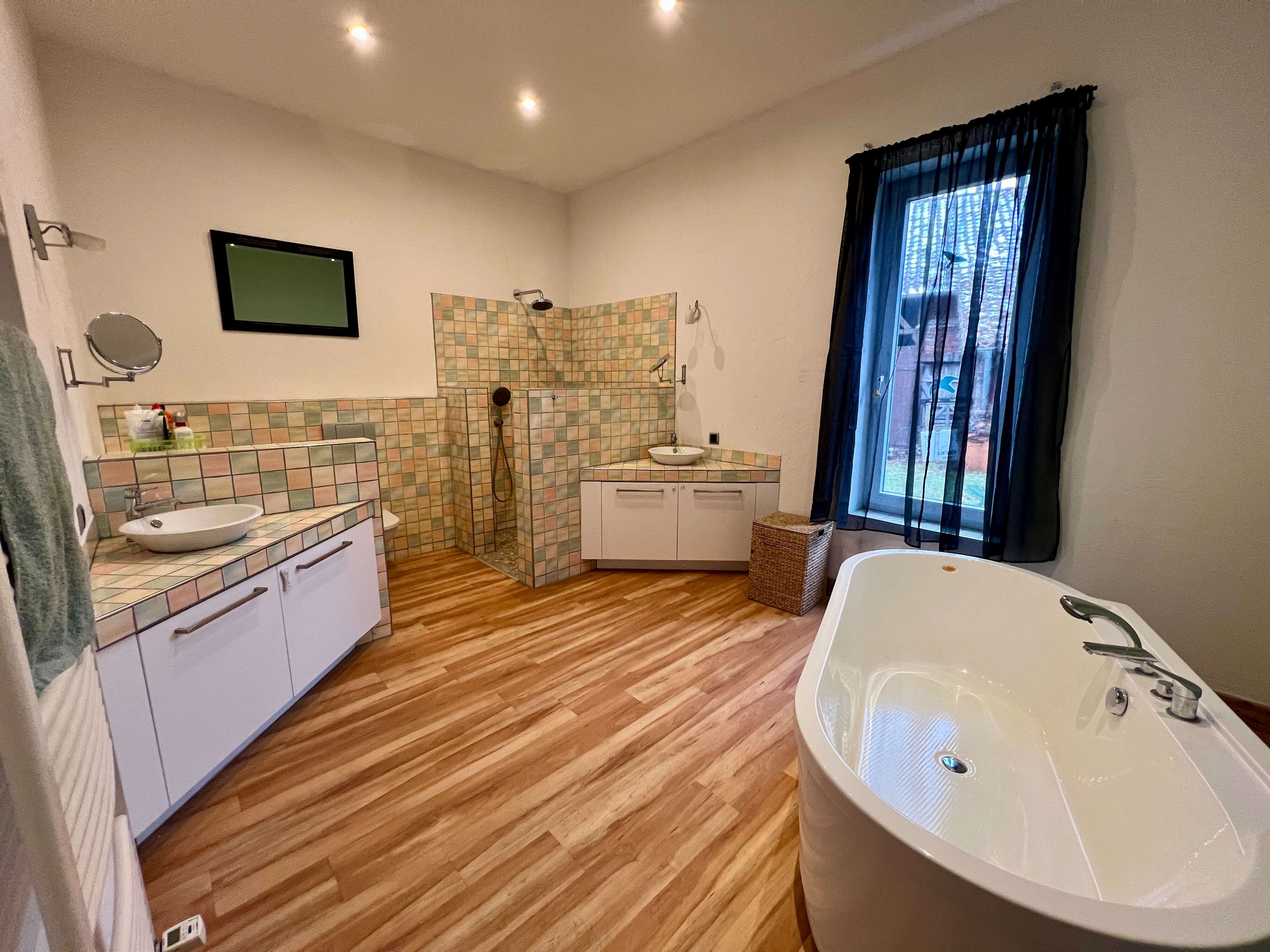 Immobilie in Nienburg/Weser - Kernsanierter Resthof zentral in Erichshagen / großzügiges Platzangebot / großer Garten / Scheunen - Bild 9