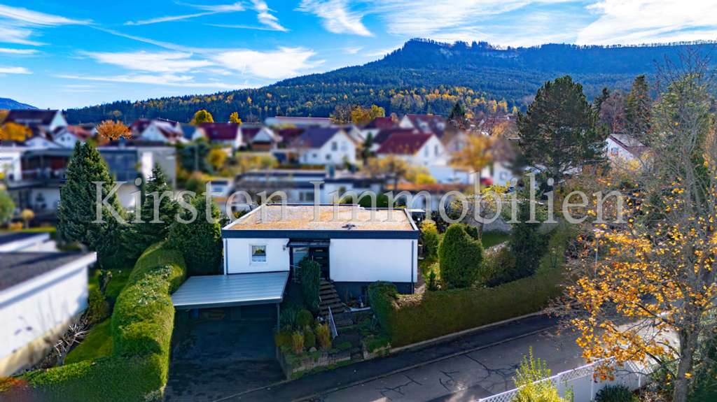 Bungalow in Balingen-Weilstetten – Sonnengrundstück, großer Garten, Garage & erneuertes Flachdach!