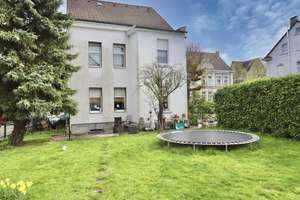 Gepflegtes, freistehendes 2-Familienhaus mit großem Garten und Garage – Die vollständige Adresse der Immobilie erhältst du vom Anbieter., 42657 Burg/Höhscheid, Solingen – Vorschaubild 2