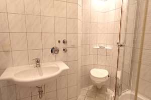 Teilbare 4-Zi-Wohnung mit 2 Eingängen + verschiedenen Nutzungsmöglichkeiten – Die vollständige Adresse der Immobilie erhältst du vom Anbieter., 80686 Land in Sonne, München – Vorschaubild 10