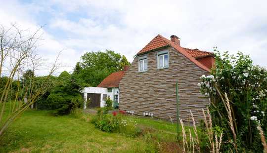 Bild von Sanierungsobjekt mit großem Grundstück und Berücksichtigung im Bebauungsplan “Pfarrgarten”