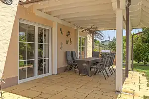 Mediterran Wohnen im modernen Haus mit Pool und Burgblick – Ahrweiler (Kreis) – Vorschaubild 13