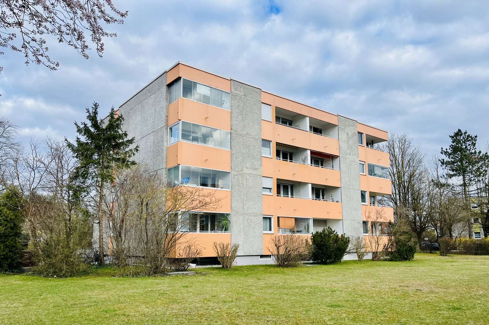 Freie 2-3 Zimmer Wohnung in ruhiger und dennoch zentraler Lage von FFB, Fürstenfeldbruck Kreis – Bild 2