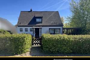 Haus mit Potenzial in ruhiger Lage – Die vollständige Adresse der Immobilie erhältst du vom Anbieter., 22159 Farmsen-Berne, Hamburg – Vorschaubild 1
