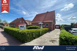 Wohnhaus mit zwei Wohnungen in Berumerfehn!
Objekt-Nr.: 24-090-S – Die vollständige Adresse der Immobilie erhältst du vom Anbieter., 26532 Großheide – Vorschaubild 1