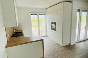 Moderne 3 Zimmer-Wohnung mit großer Loggia, Einbauküche und Tiefgaragenplatz in Wob-Wendschott! – Alte Schulstr. 31 C, 38448 Wendschott, Wolfsburg – Vorschaubild 4
