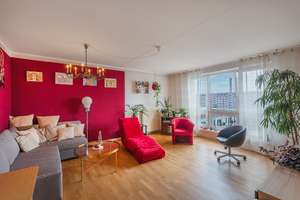 Lichtdurchflutete, energieeffiziente 4-Zimmer-Wohnung mit weitem Blick über die Stadt - bezugsfrei